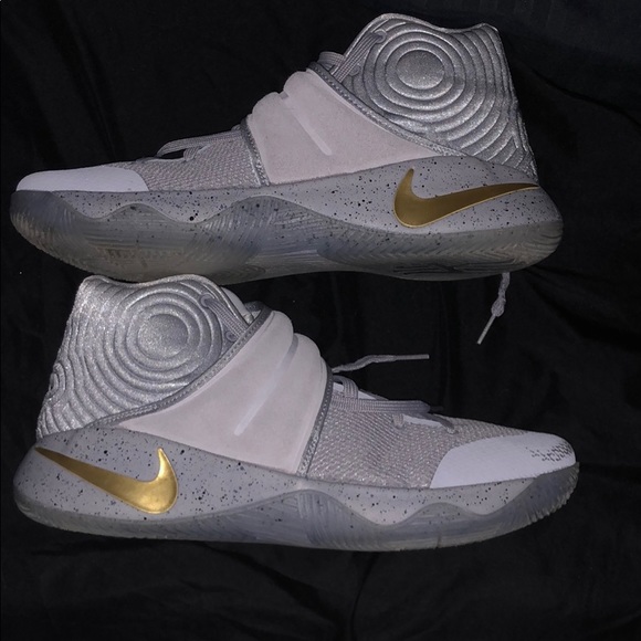 KYRIES Size 12 worn one time. - Picture 2 of 3